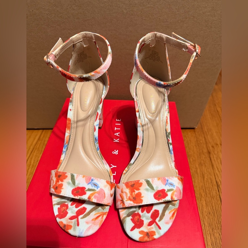 Kelly & Katie Floral Women's Sandals - Size 6.5